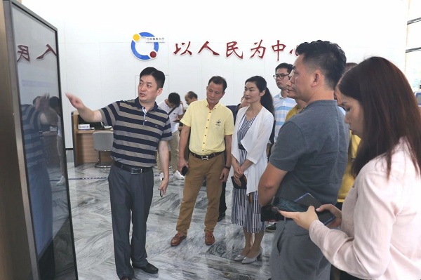 橫崗街道工商聯(lián)(商會(huì))領(lǐng)導(dǎo)、企業(yè)家蒞臨康利城考察