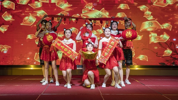 “勵(lì)行致遠(yuǎn)，共建未來” ——康利石材集團(tuán)2020年新春聯(lián)歡晚會(huì)圓滿落幕